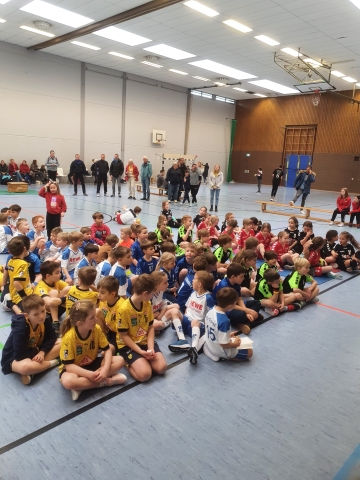 Kinder bei Siegerehrung Kinder bei Siegerehrung